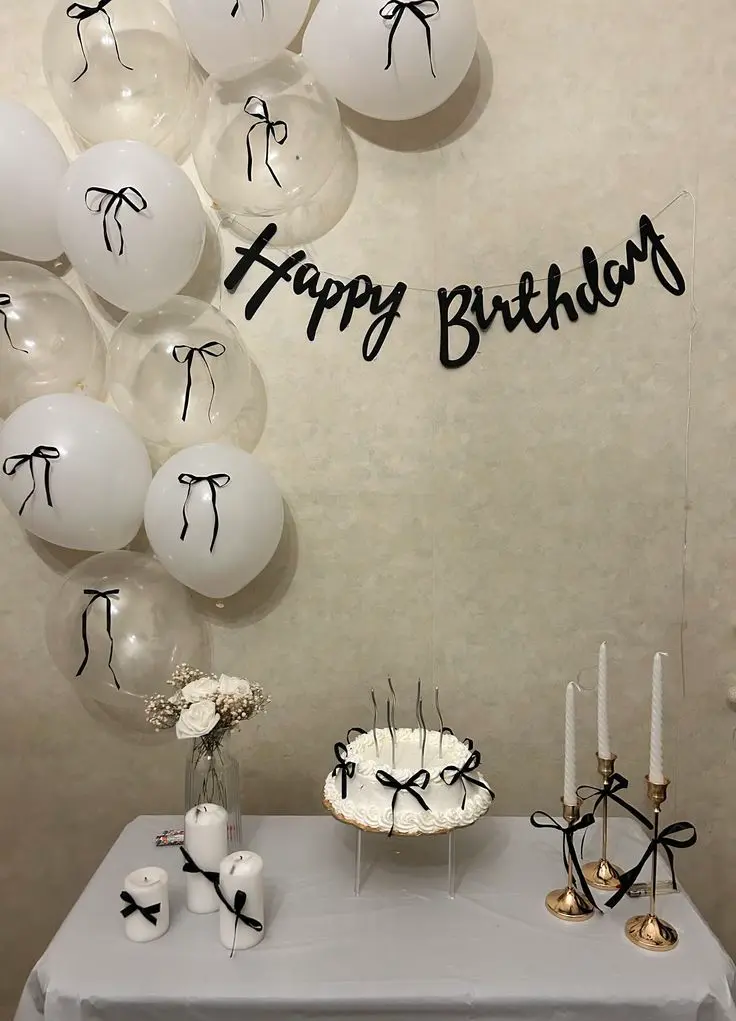 Birthday set with bows.