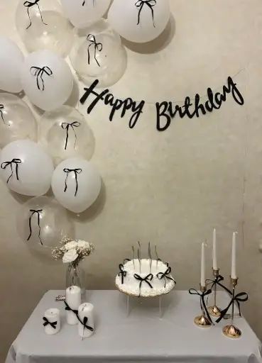 Birthday set with bows.